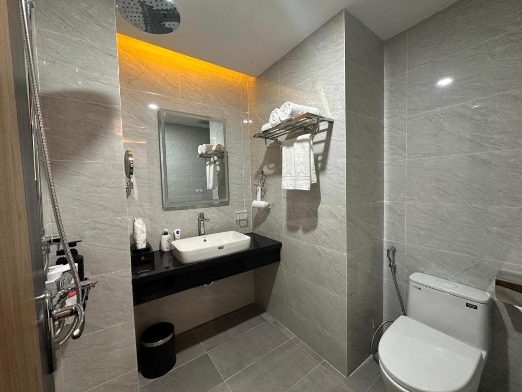 A25 Hotel - 21 Nghia Tan Hanoi Exteriör bild